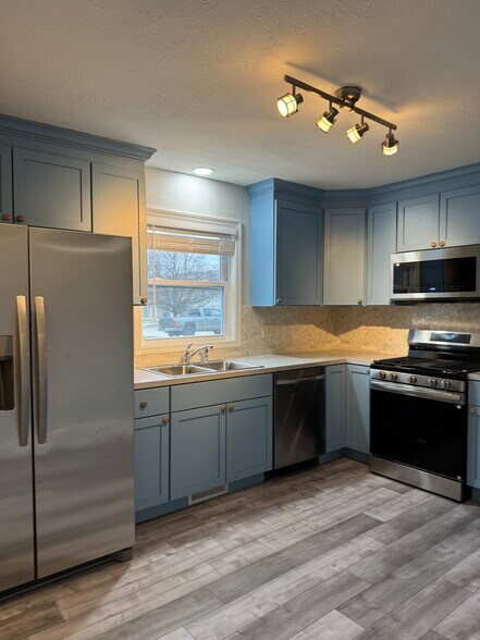 Building Photo - 214 Lindell Dr