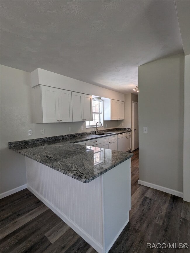 Building Photo - 35433 Crescent Dr