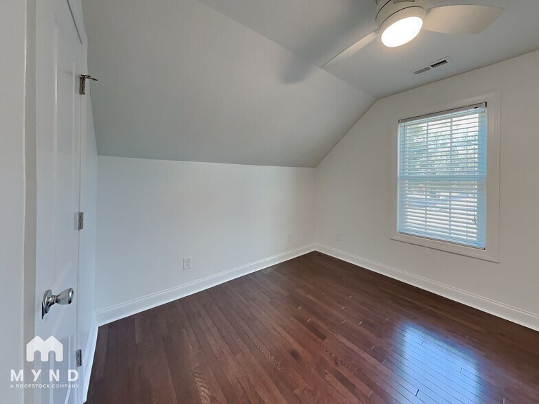 Building Photo - 211 Idlewild Ave