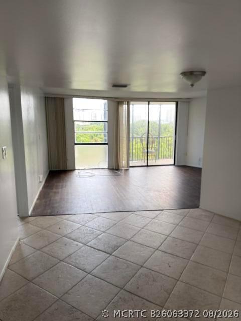 Building Photo - 3475 N Country Club Dr