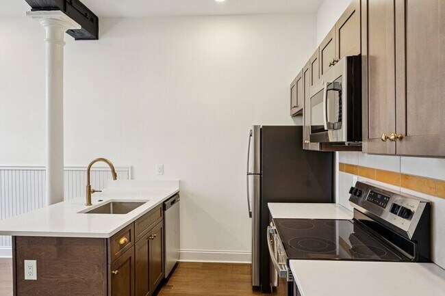 Building Photo - 401 Martin St