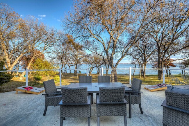 Building Photo - 8606 Columbia Dr