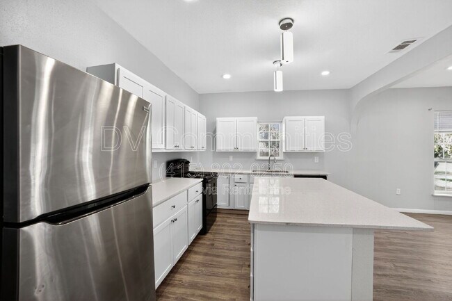 Building Photo - 3916 2nd St