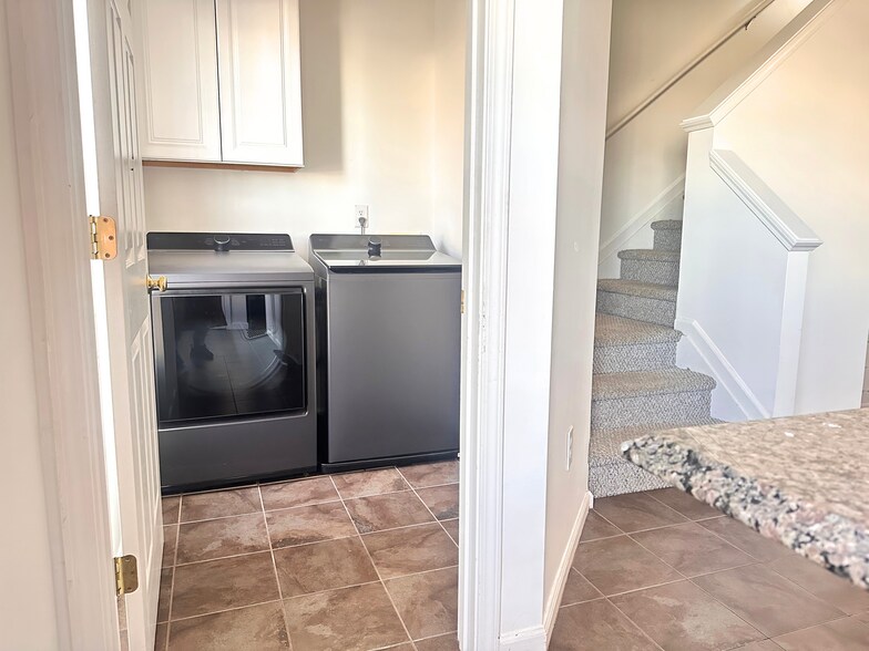 Building Photo - 307 Savoy Ct