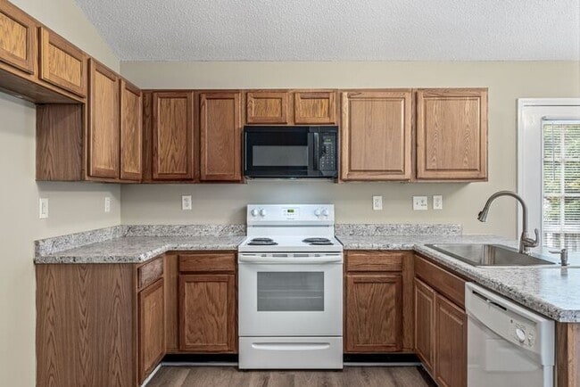 Building Photo - Welcome to this charming 4 bedroom, 2 bathroom home located in Greensboro, NC.