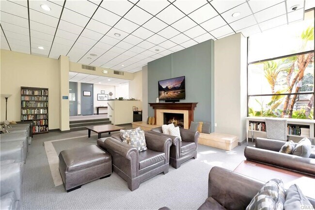 Building Photo - 564 N Bellflower Blvd