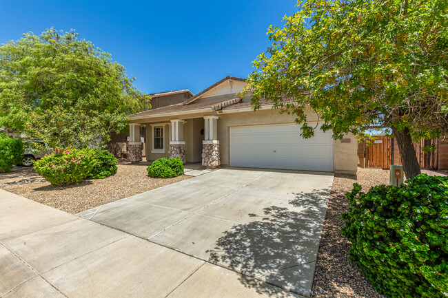 Parking: 2 driveway, 1 garage-no overnight street parking per HOA - 14853 N 173rd Dr