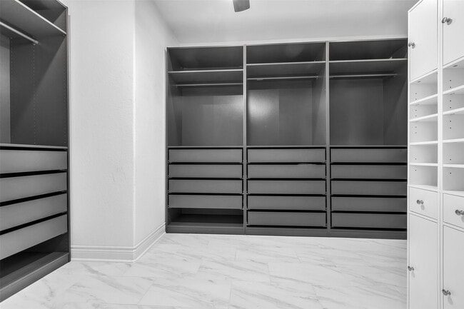 Building Photo - 17 Bellingham Ct