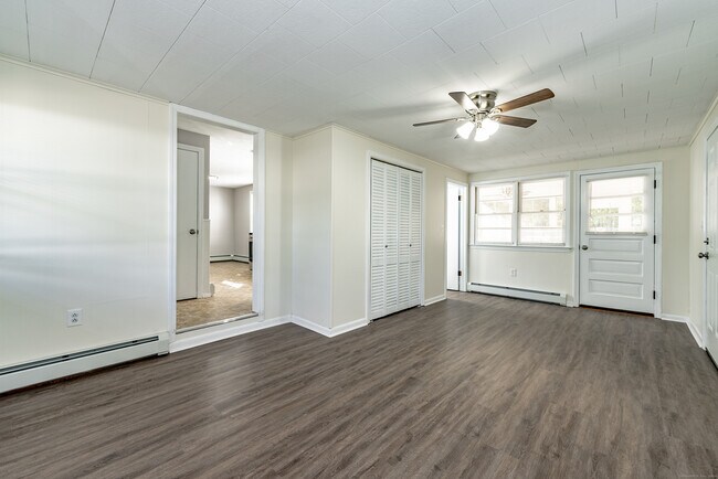Building Photo - 14 Alaimo Dr