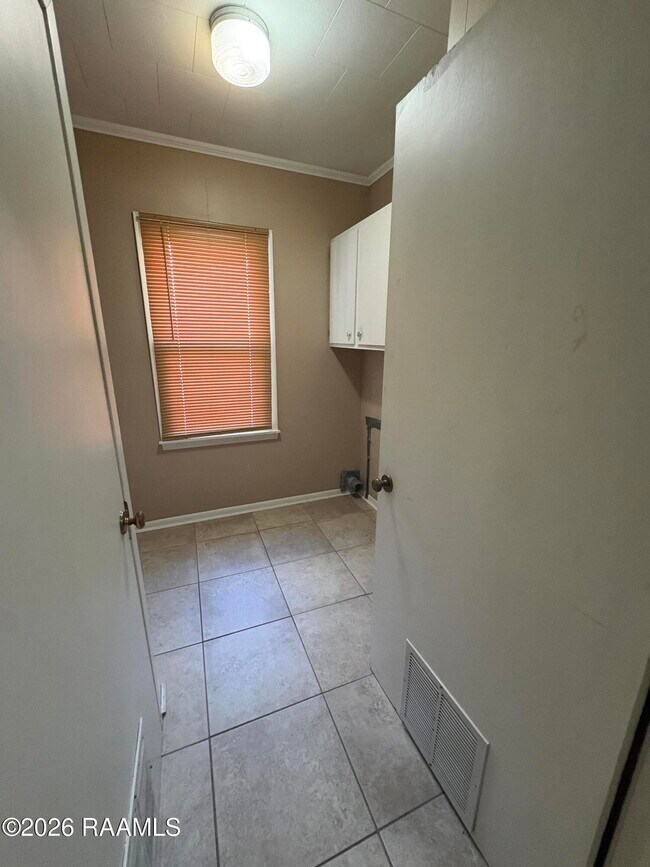 Building Photo - 605 Coolidge St