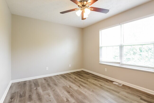 Building Photo - 6827 Devinney Ln