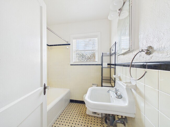 Building Photo - 1920 Richmond Ave.