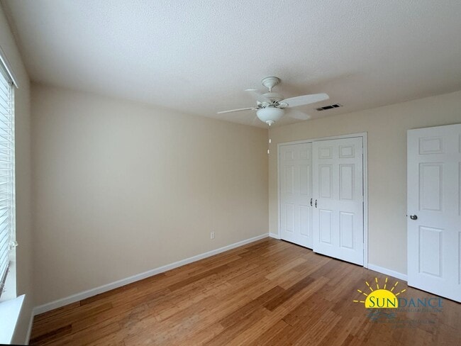Building Photo - Charming 2 Bedroom Unit in Fort Walton Beach!