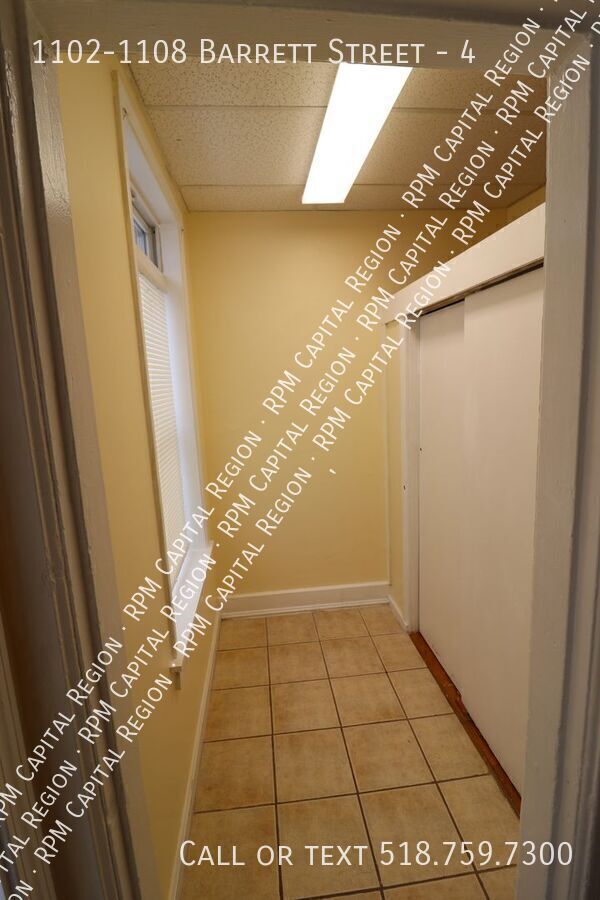 Building Photo - 1102-1108 Barrett Street-4