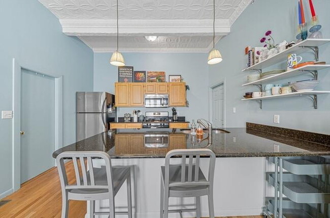 Building Photo - "Charming 1-Bed Furnished Apartment with Hardwood Floors in MA - Perfect Blend of Comfort and Sty...