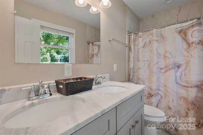 Building Photo - 2521 Dora Dr