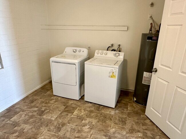 Building Photo - Nicely updated Marlette Estates home with pool, 3 beds, 2 baths.