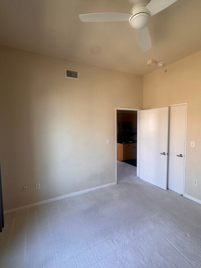 Building Photo - 1BR High-Rise with Balcony & Views
