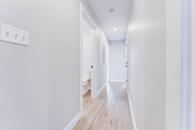 Building Photo - 3 Strafford Rd