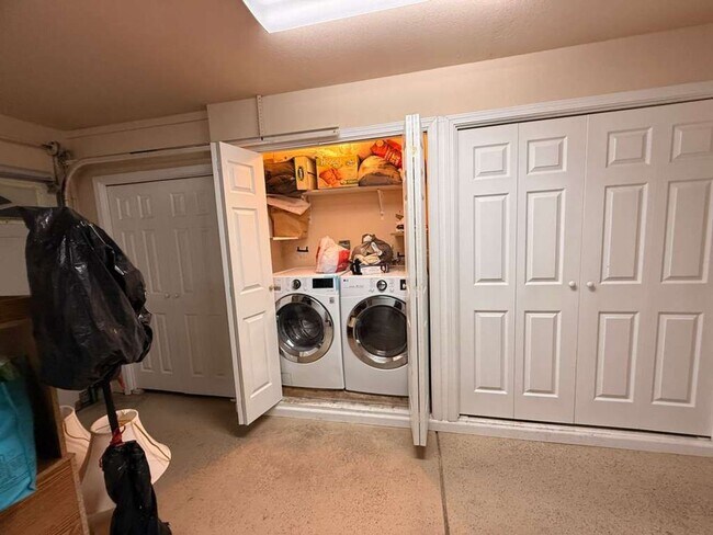 Building Photo - Bright & Spacious 3 Bedroom, 2 Bath Home in Fremont — Solar Included!