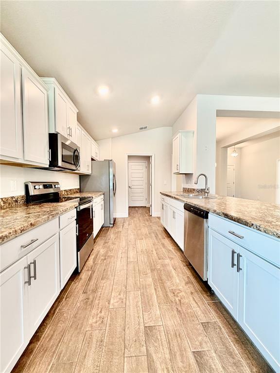 Building Photo - 633 W Rexford Dr