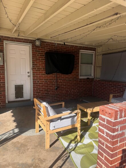 Building Photo - 1694 Willow St