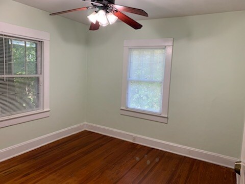 Back Bedroom - 1015 E Washington St