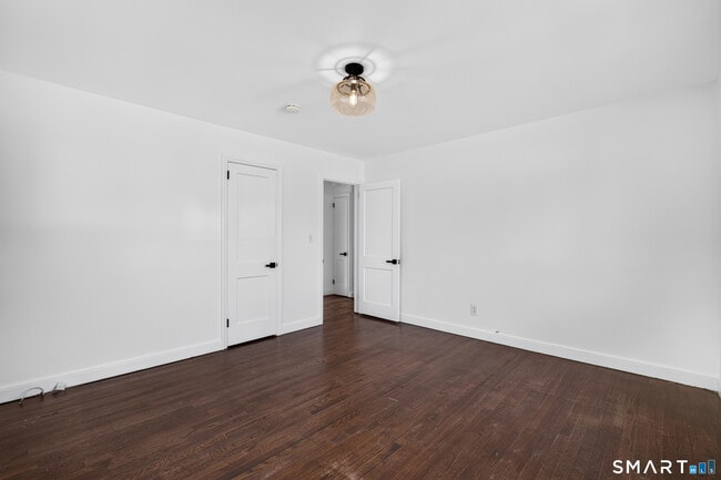 Building Photo - 11 Stratfield Pl