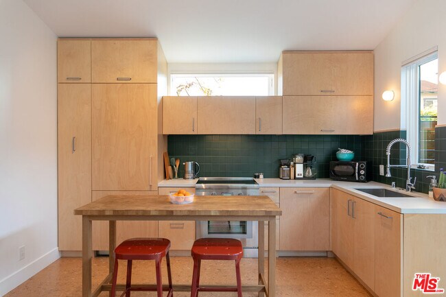 Building Photo - 5676 Hub St