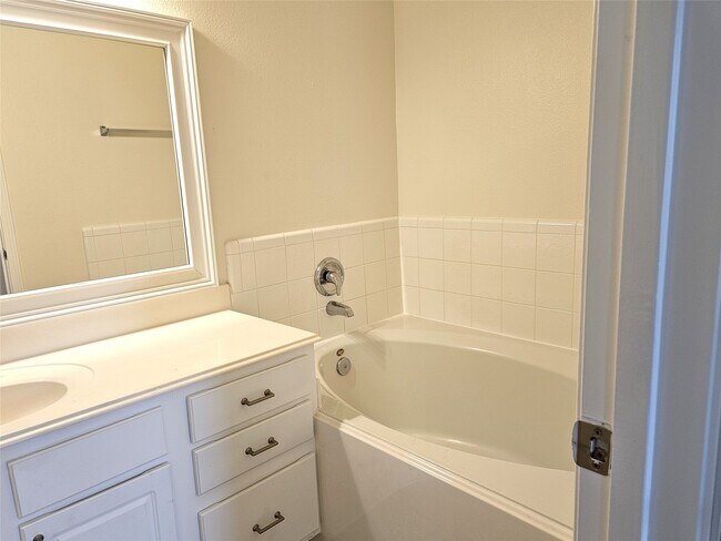 Building Photo - 2610 Slider Ct