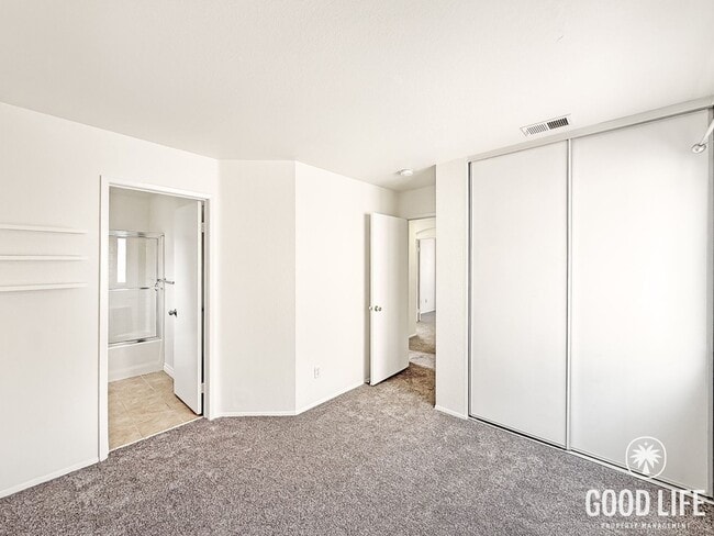 Building Photo - Spacious 3bd/3ba Located in Miramar Ranch North!