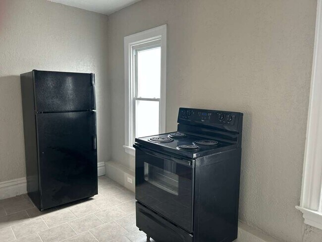 Building Photo - 108 Stamm Ave