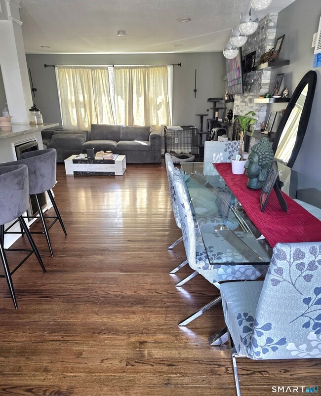 Building Photo - 49 Hillwood Ln