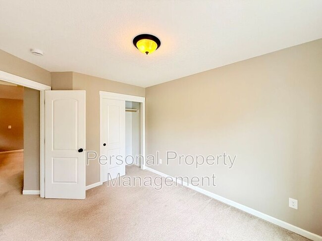 Building Photo - 13016 NE 28th Way