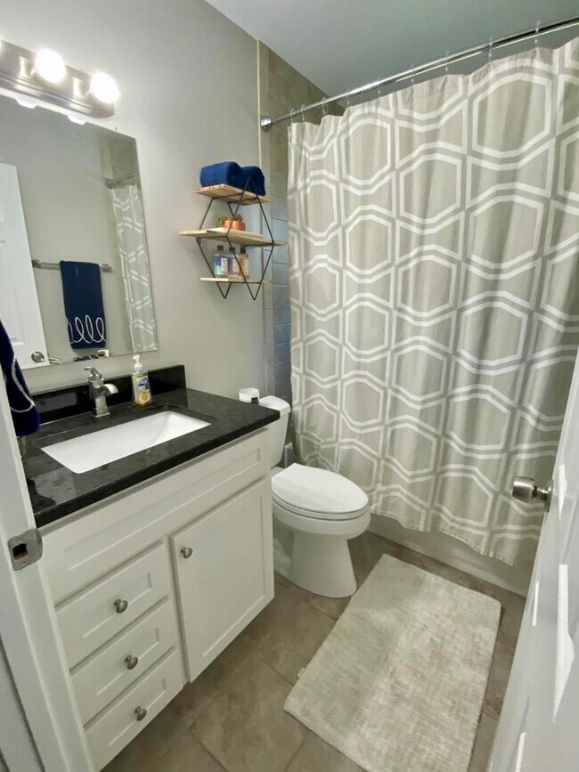 Building Photo - 9 Tree Hill Ct