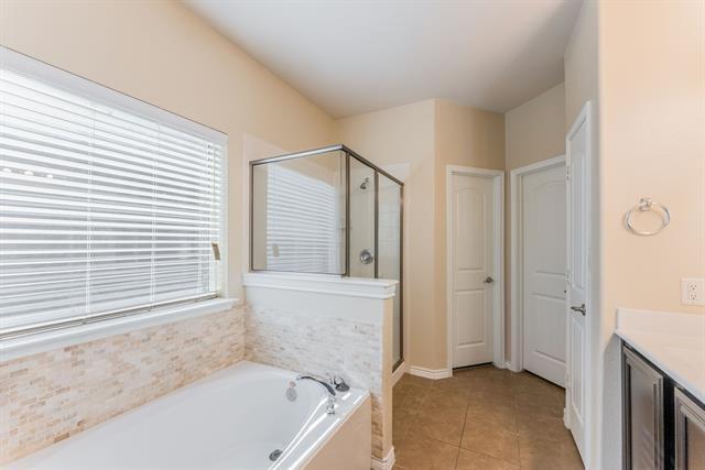 Building Photo - 1229 Lone Pine Dr