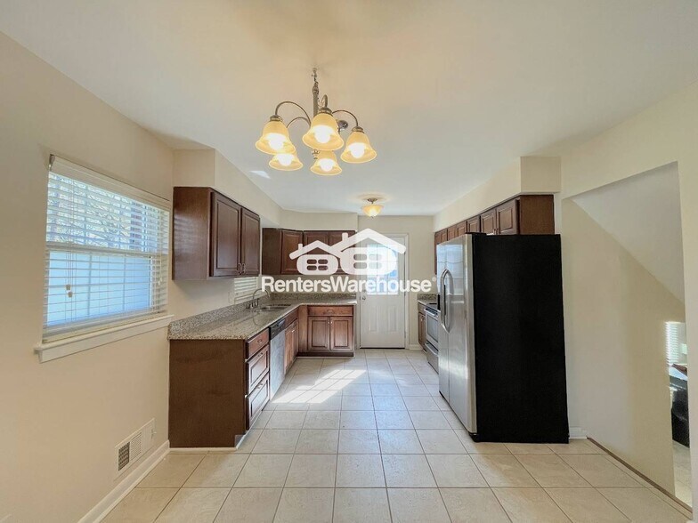 Building Photo - 1121 Sherry Ave