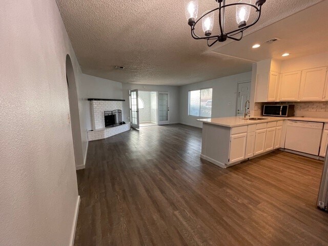 Building Photo - 1406 Santa Margarita St