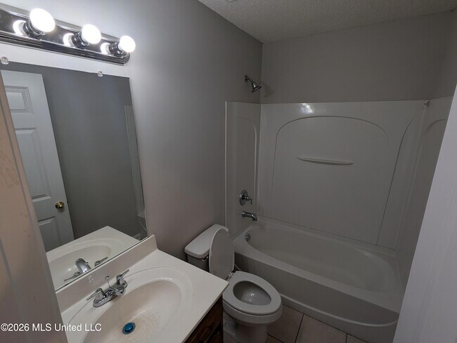 Building Photo - 947 Clubhouse Dr