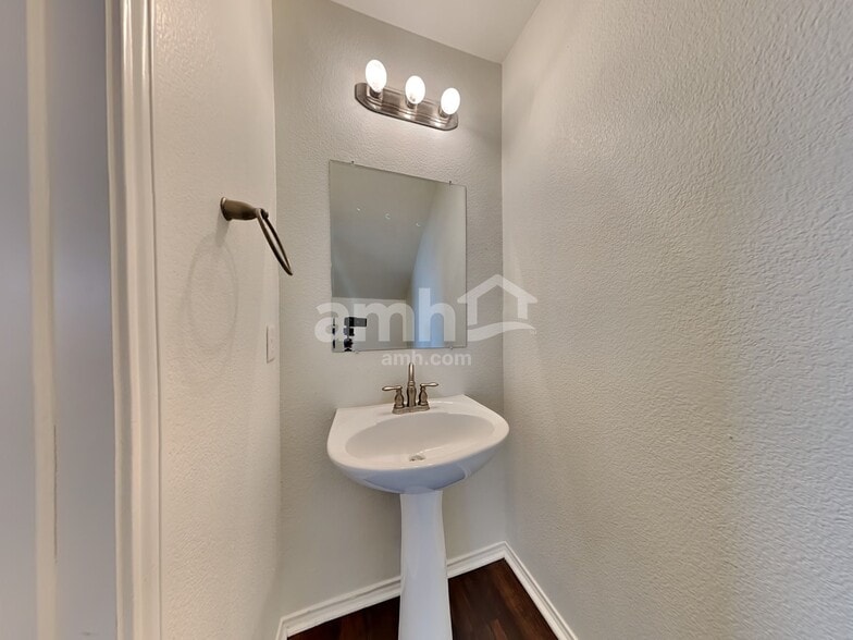 Building Photo - 1246 Yukon Dr