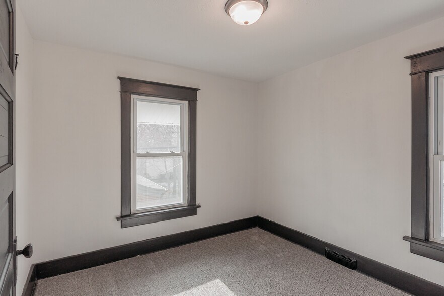 Building Photo - 819 S 10th St