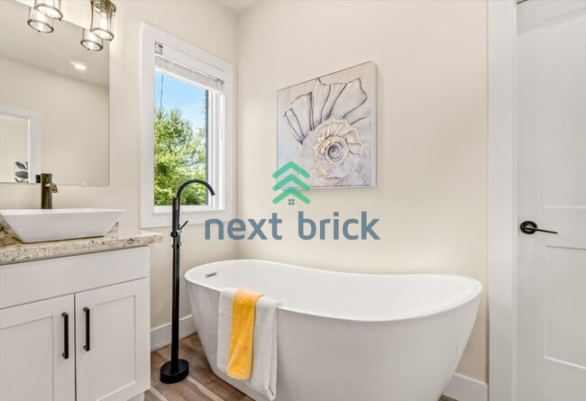 Building Photo - Spacious 3-Bed Home with 2.5 Baths in Prime Bothell Location – 2500 Sq Ft of Comfort!