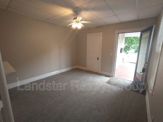 Building Photo - 2127 Grinstead Dr