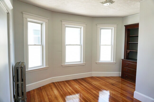 Building Photo - 90 Conwell Ave