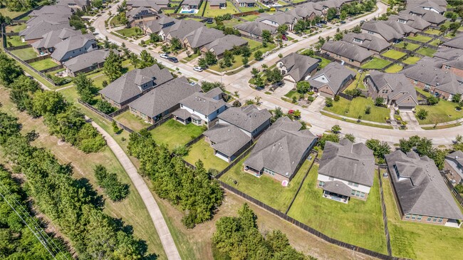 Building Photo - 16719 Highland Country Dr