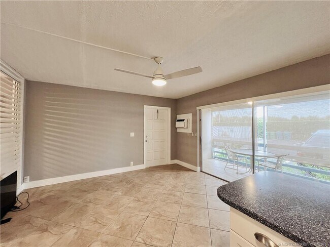 Building Photo - 11000 S Ocean Dr