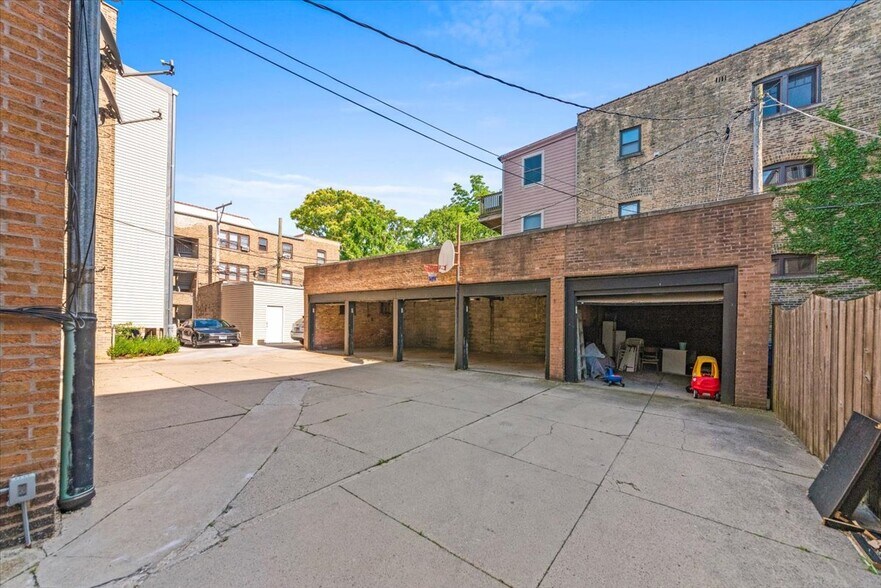 Building Photo - 120 Keeney St