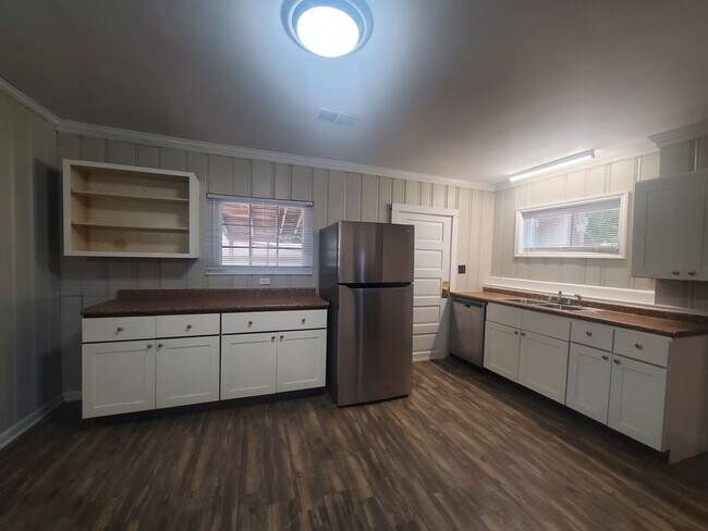 Building Photo - 3 Bedroom 2 Bath House