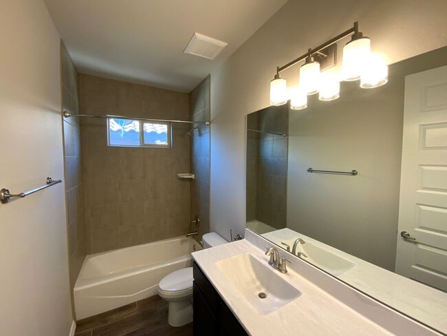 Building Photo - 4 Bedroom Single Story Home Available Near...