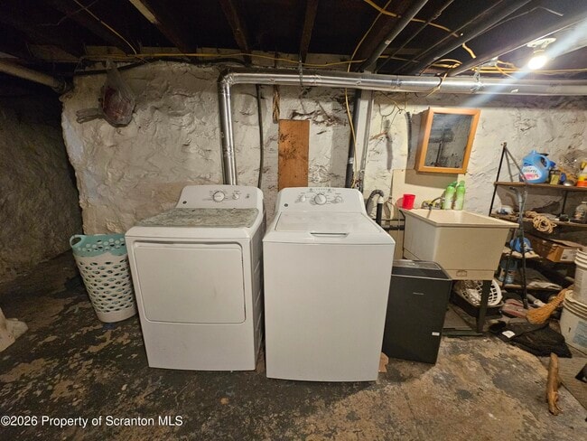 Building Photo - 423 E Lackawanna Ave